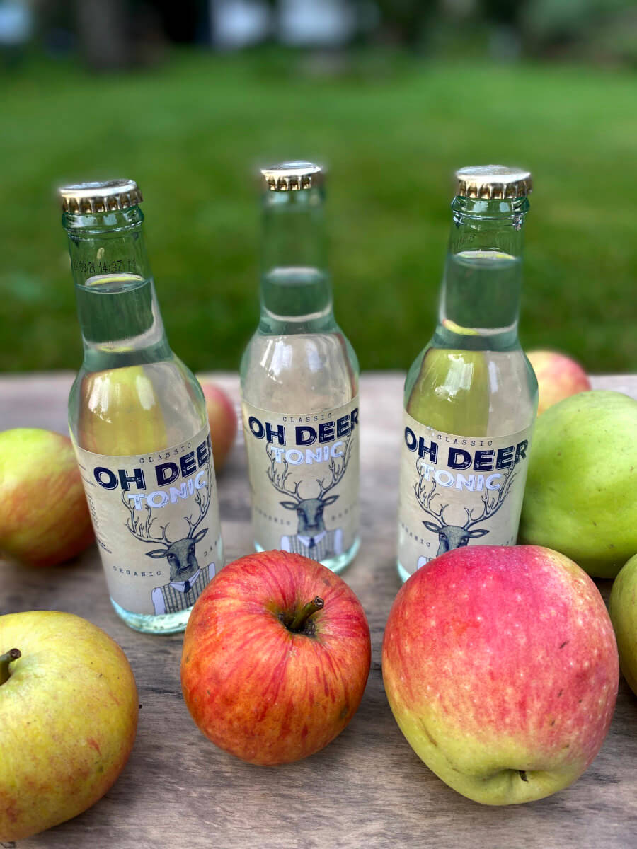 3 Flaschen Oh Deer Tonic Water und Äpfel